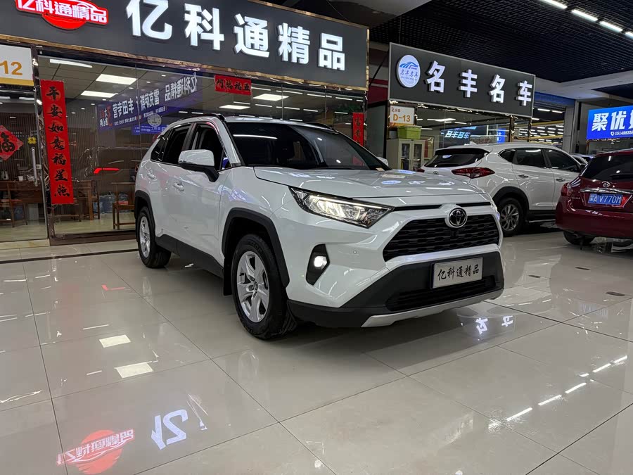 Toyota RAV4 2024 car image #3