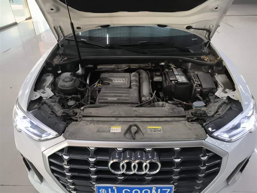Audi Q3 2021 car image #3
