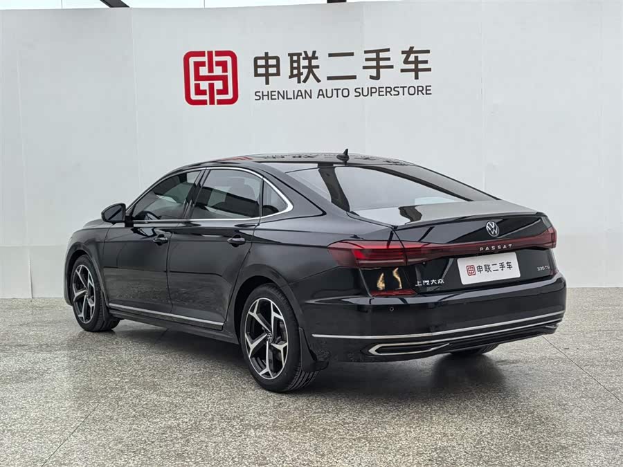 Volkswagen Passat 2023 car image #3