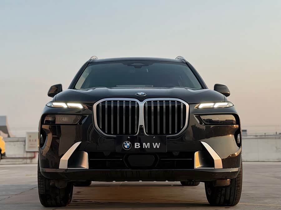 BMW X7 2024 car image #3