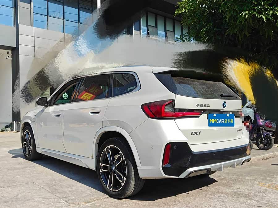 BMW iX1 2023 car image #3