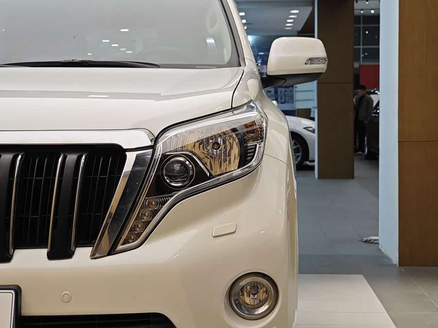 Toyota Land Cruiser Prado 2017 car image #3