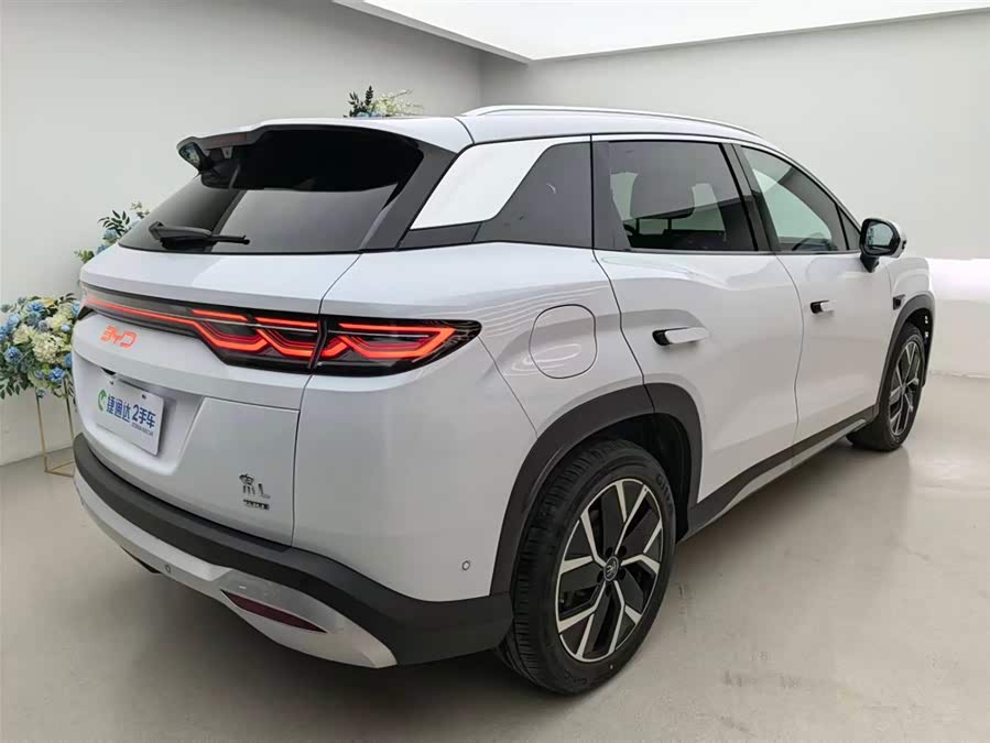 BYD SongL DM-i 2025 #3 BYD SongL DM-i 2025 car image #3