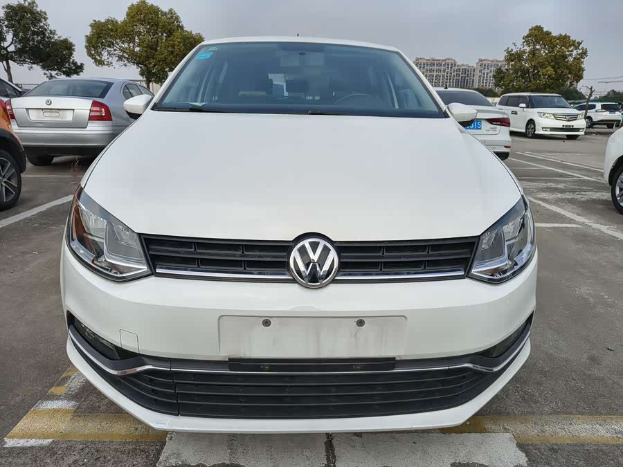 Volkswagen Polo 2016 car image #3