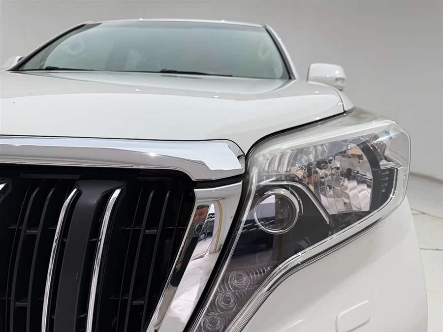 Toyota Land Cruiser Prado 2017 car image #3