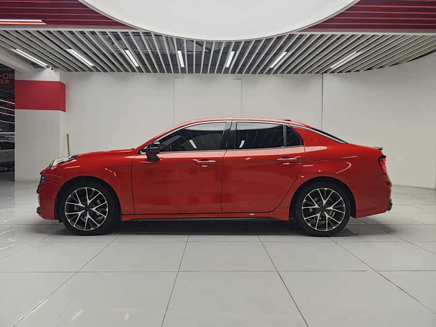 Lynk & Co 03 2020 car image #3