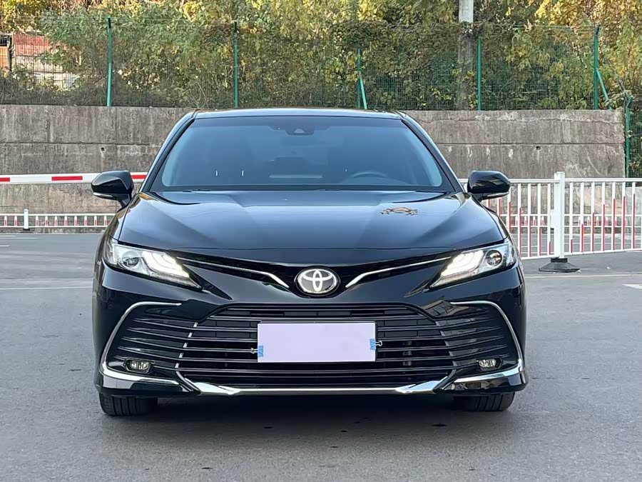 Toyota Camry 2023 immagine di auto #3