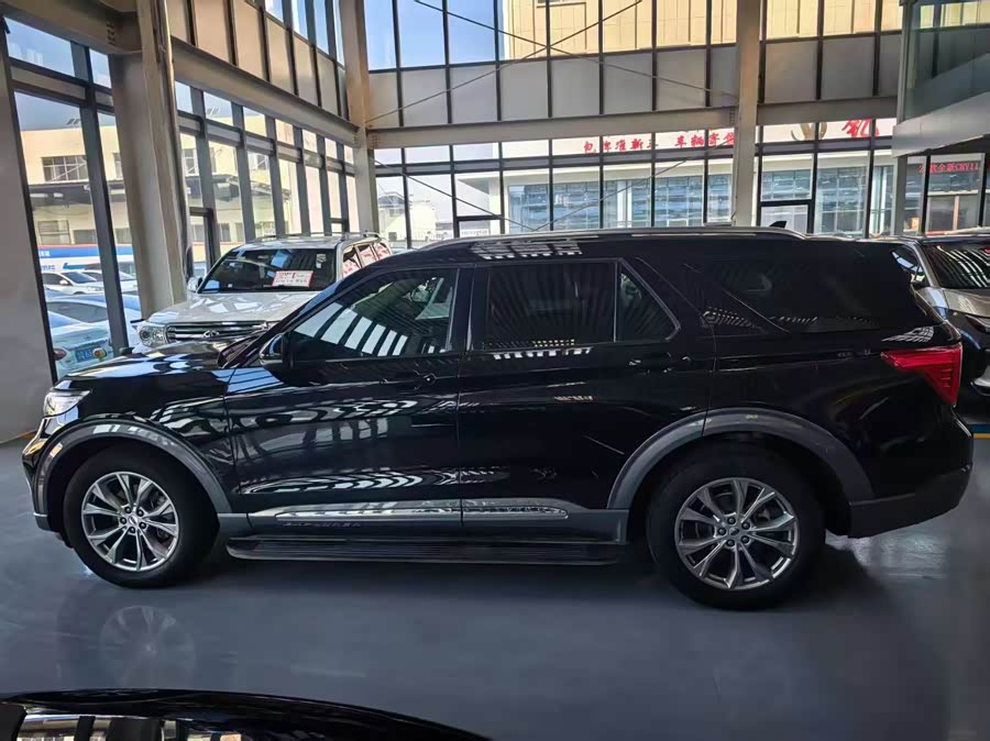 Ford Explorer 2021 car image #3