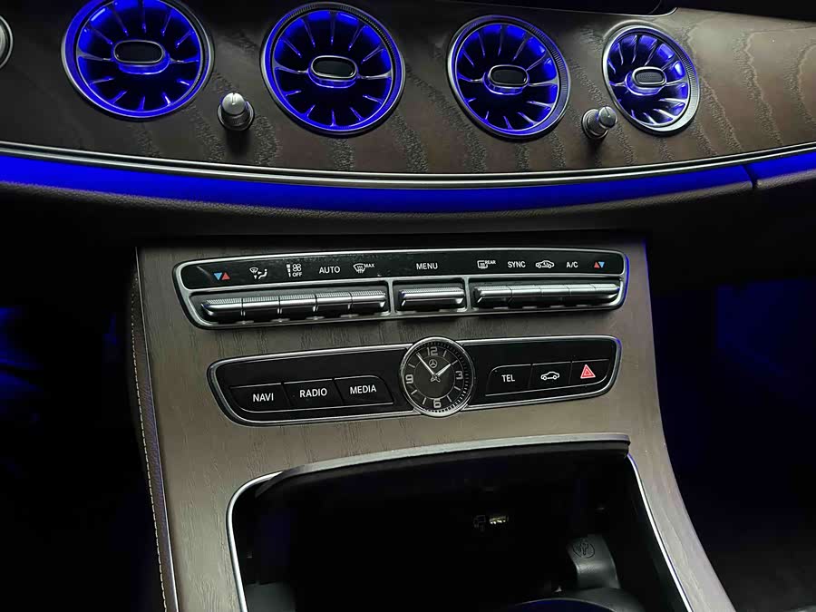 Mercedes-Benz E Class 2017 car image #3