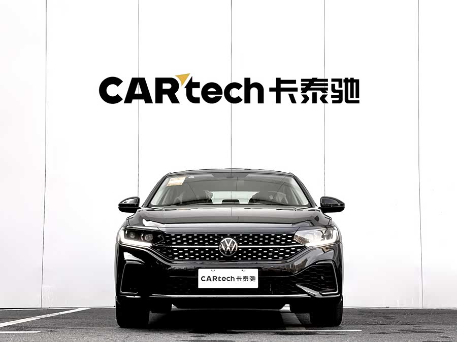 Volkswagen Passat 2025 immagine di auto #3