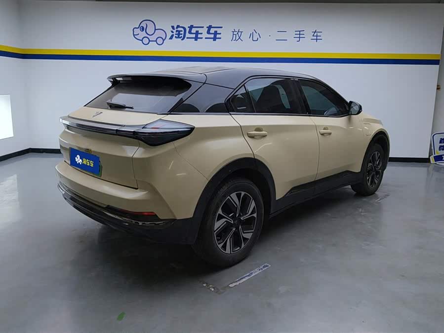 哪吒汽车 哪吒U 2022 #3 哪吒汽车 哪吒U 2022 汽车图片 #3