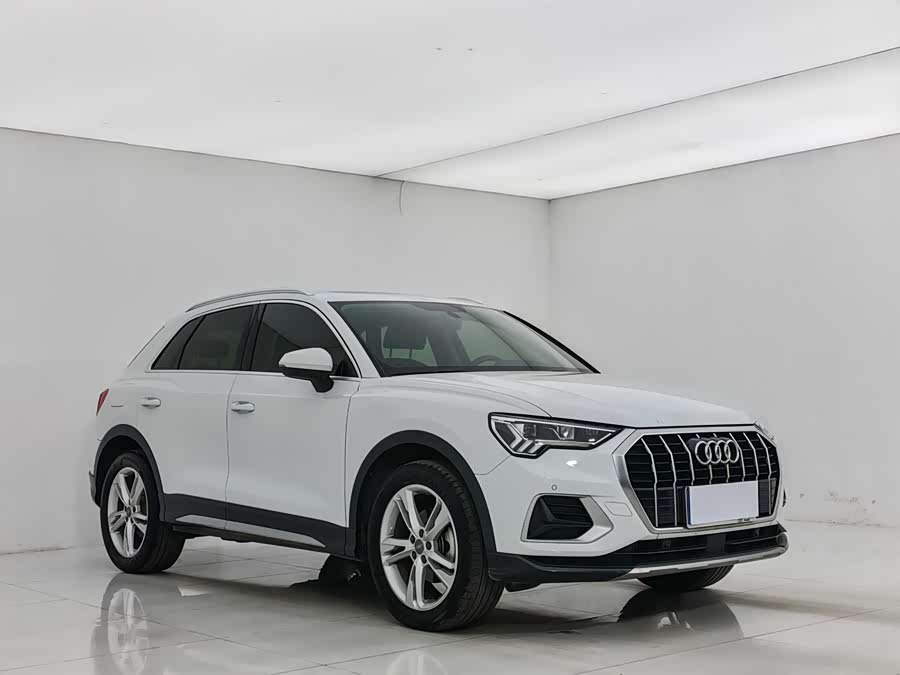 Audi Q3 2020 car image #3