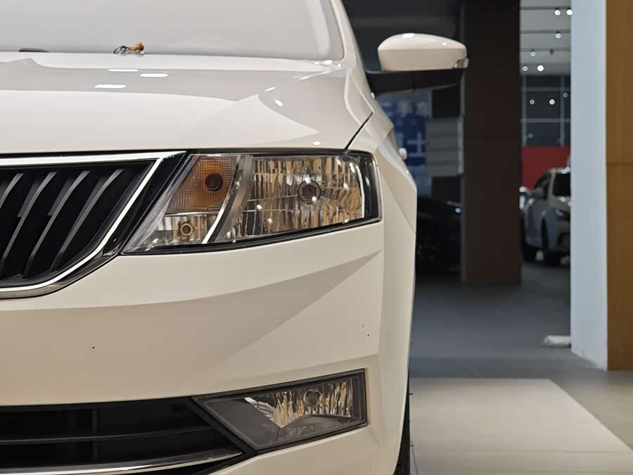 Skoda Rapid Spaceback 2019 car image #3