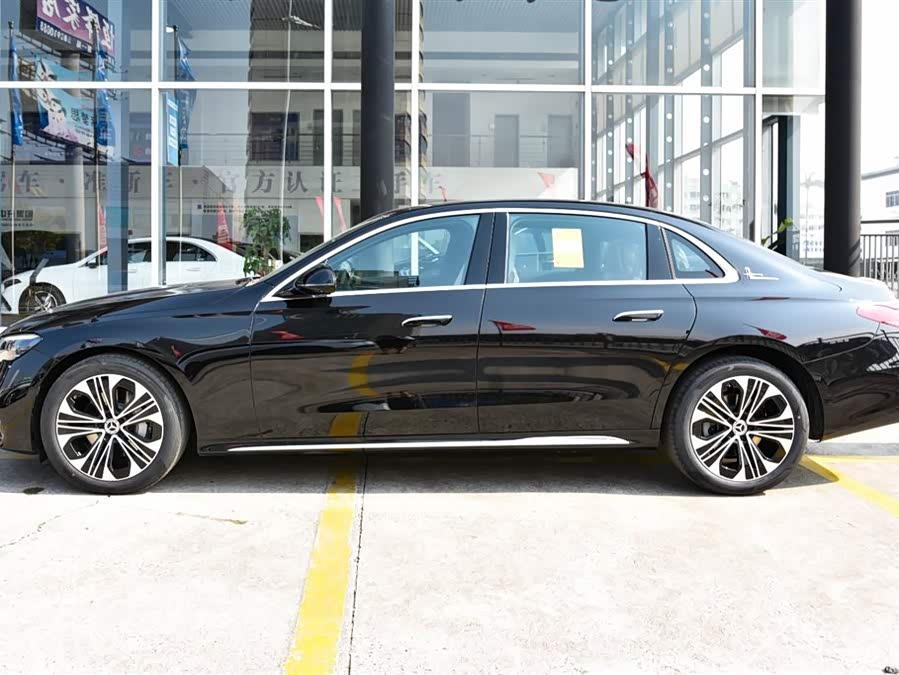 Mercedes-Benz E Class 2025 car image #3