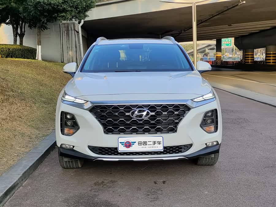 Hyundai Santa Fe 2019 car image #3