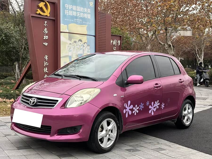 Toyota Yaris 2011 car image #3