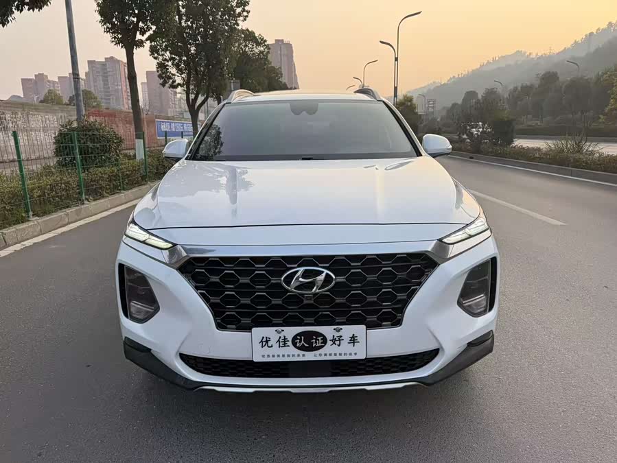 Hyundai Santa Fe 2020 car image #3