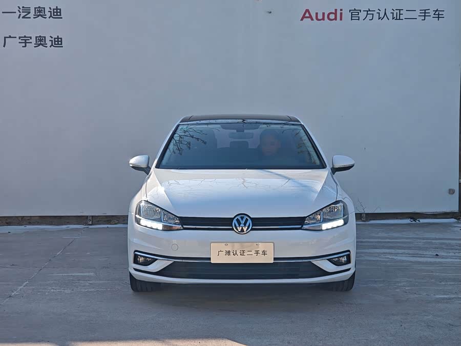 Volkswagen Golf 2019 car image #3
