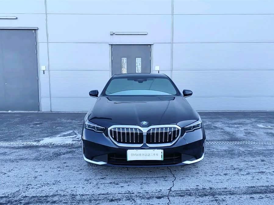 BMW i5 2025 car image #3