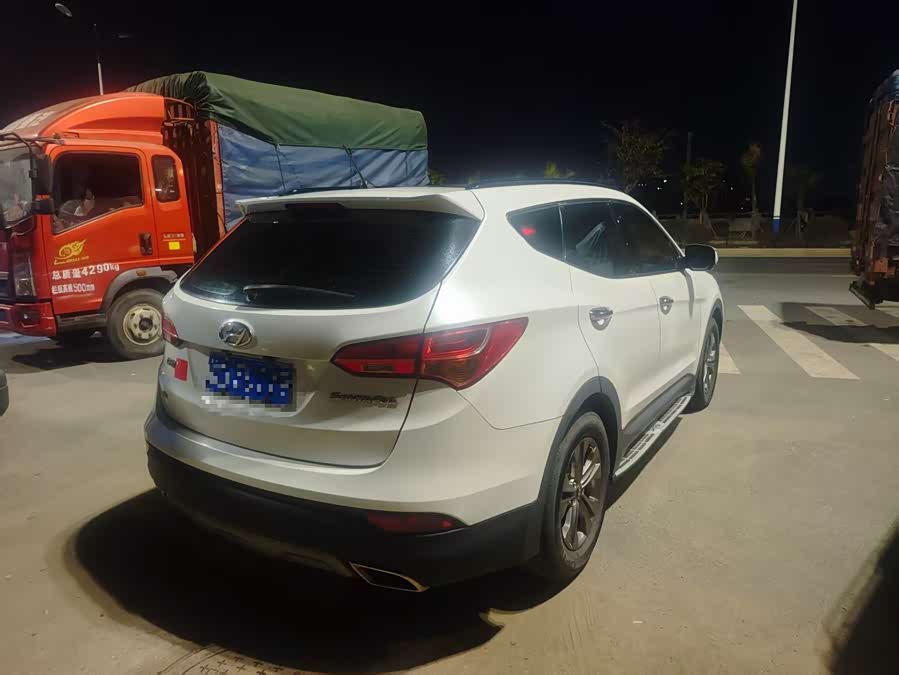 Hyundai Santa Fe 2014 car image #3