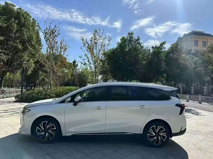 Forthing Yacht 2023 #3 Forthing Yacht 2023 car image #3