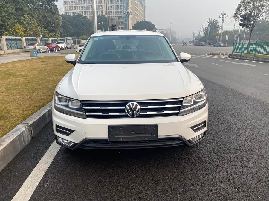 Volkswagen Tiguan L 2017 car image #3