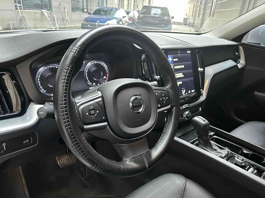 Tesla Model 3 2024 car image #3