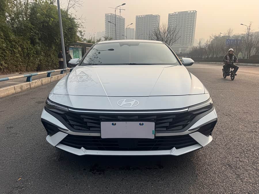 Hyundai Elantra 2025 immagine di auto #3