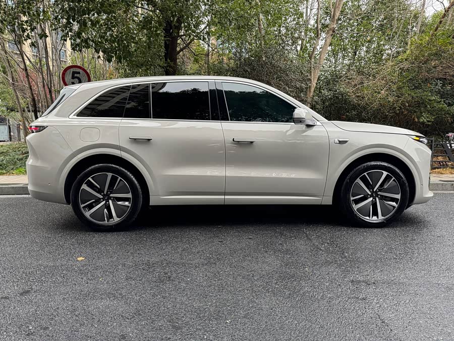 Li L6 2025 image de voiture #3