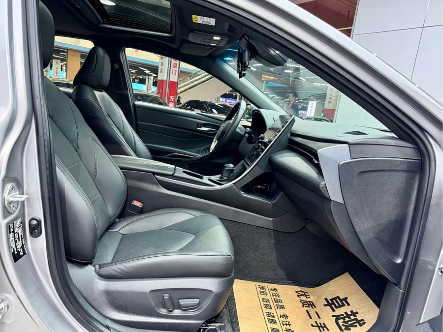 Toyota Avalon 2021 car image #3