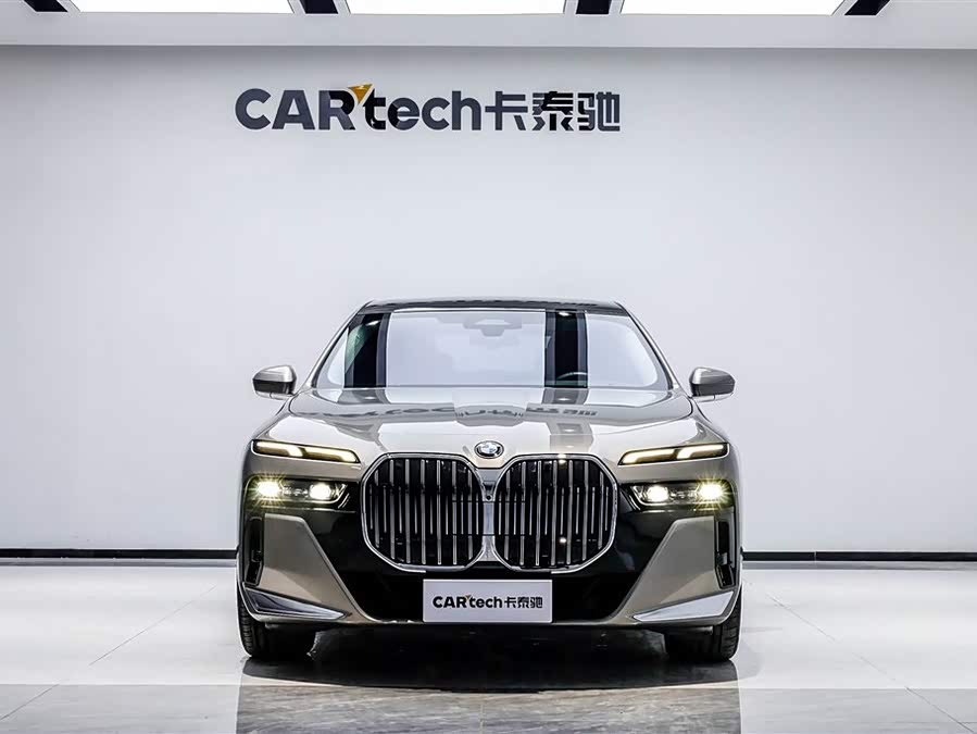 BMW 7 Series 2024 car image #3