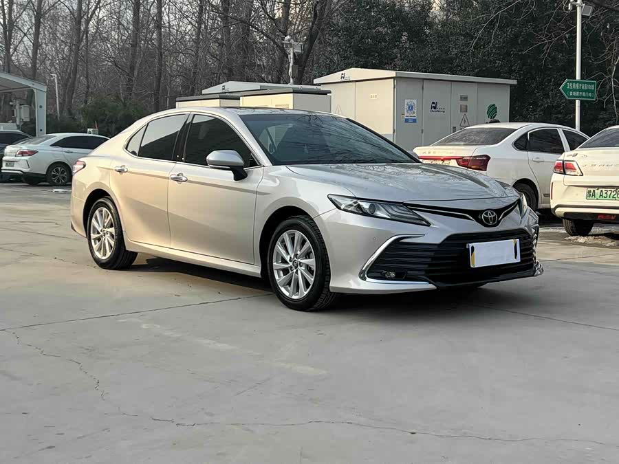 Toyota Camry 2021 immagine di auto #3