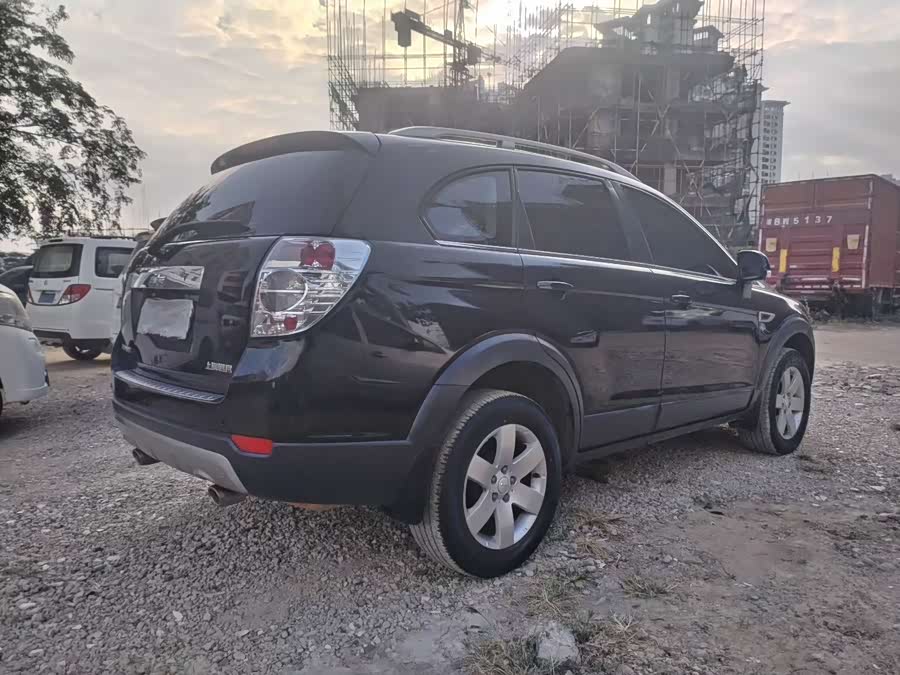 Chevrolet Captiva 2015 car image #3