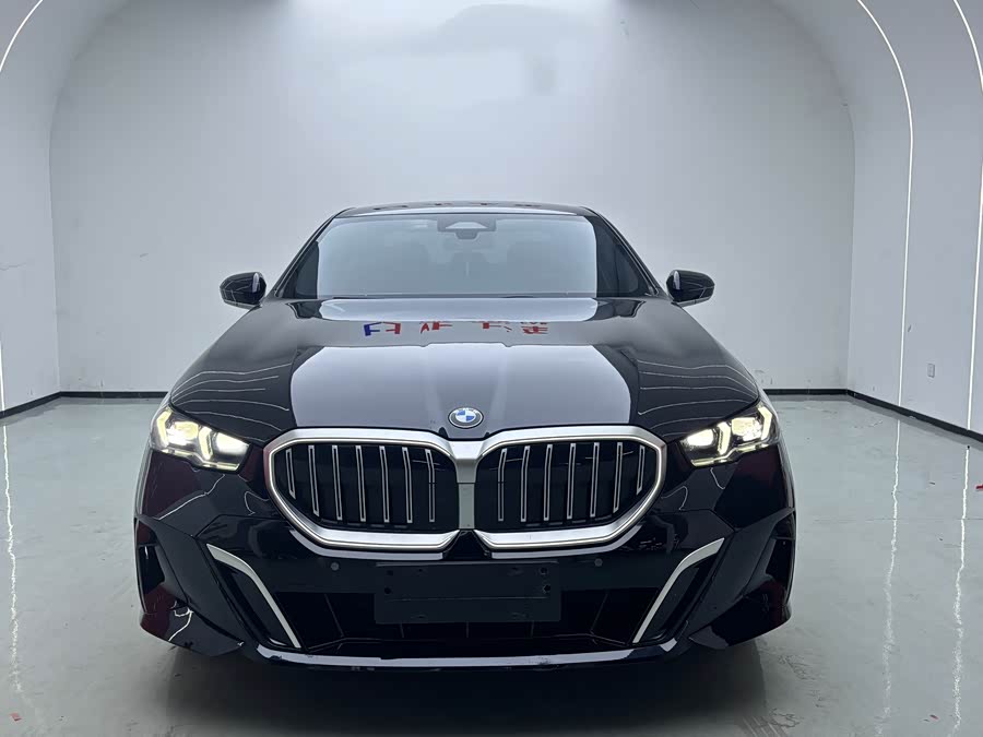 BMW 5 Series 2024 #3 BMW 5 Series 2024 car image #3