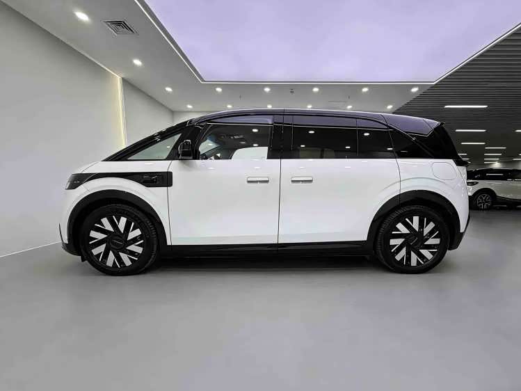 极氪 极氪MIX 2024 汽车图片 #3