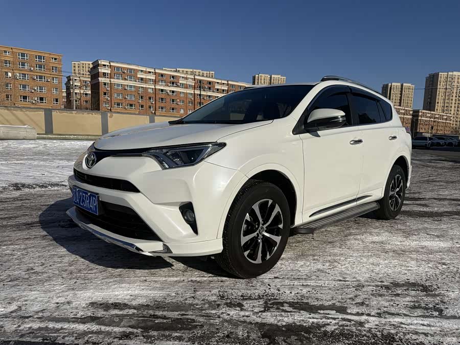Toyota RAV4 2018 car image #3