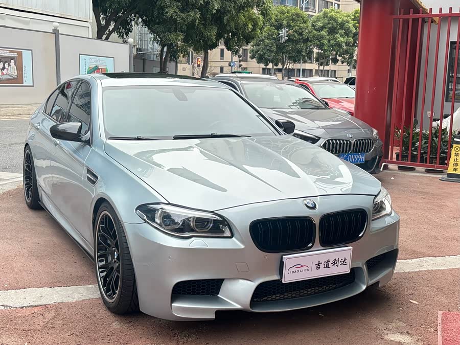 BMW M5 2012 car image #3