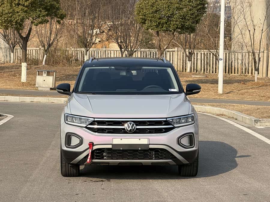 Volkswagen T-Roc 2023 car image #3