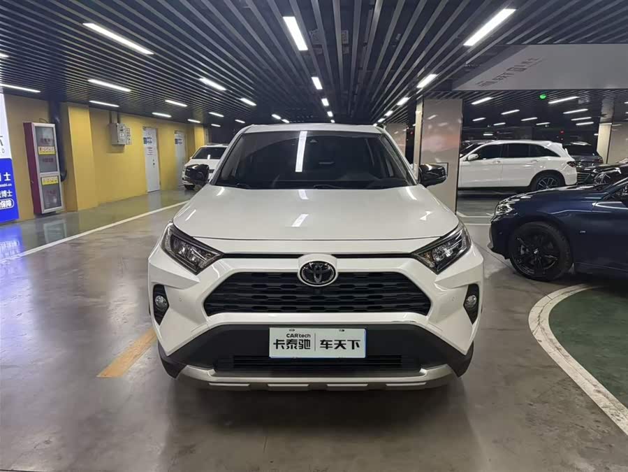 Toyota RAV4 2023 car image #3