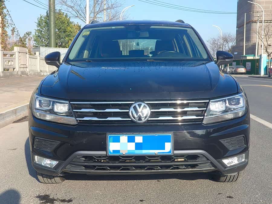 Volkswagen Tiguan L 2018 car image #3