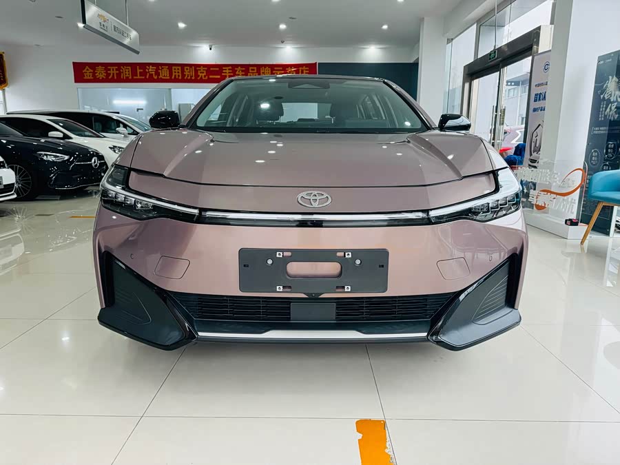 Toyota bZ3 2023 صورة سيارة #3