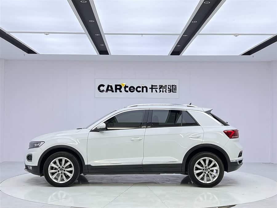 Volkswagen T-Roc 2021 car image #3