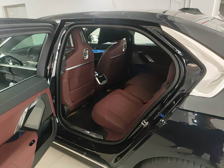 BMW i7 2023 #3 BMW i7 2023 car image #3