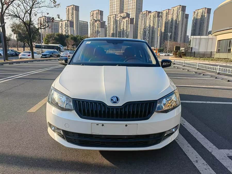 Skoda Fabia 2018 car image #3