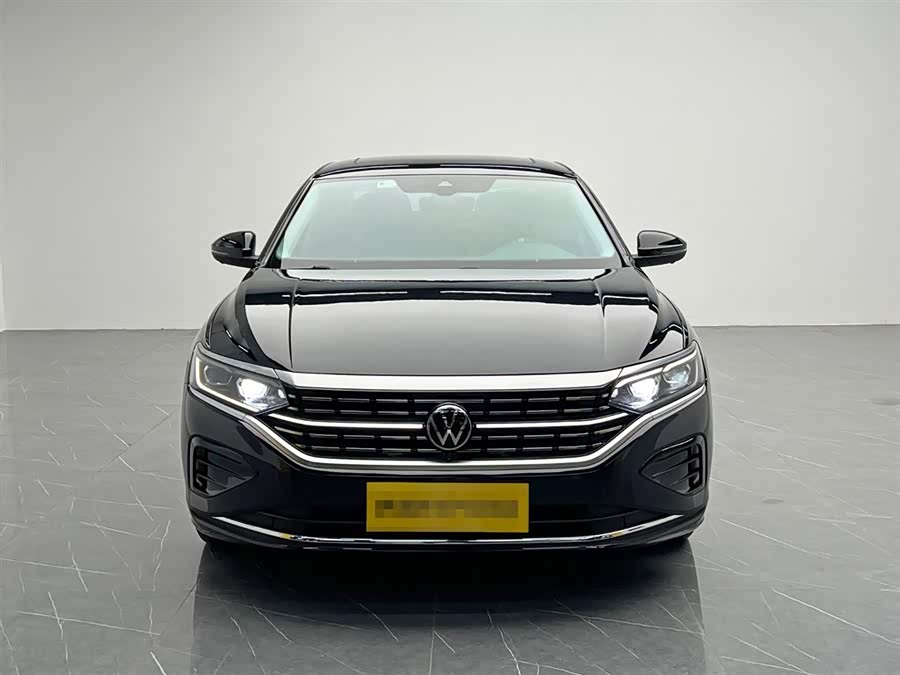 Volkswagen Passat 2023 car image #3
