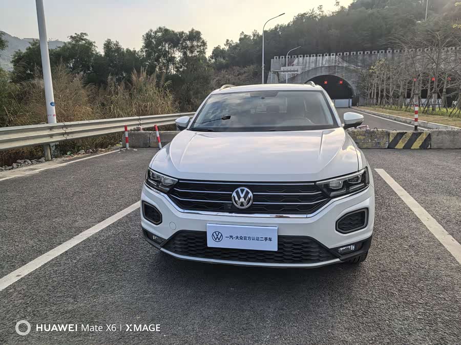 Volkswagen T-Roc 2020 car image #3
