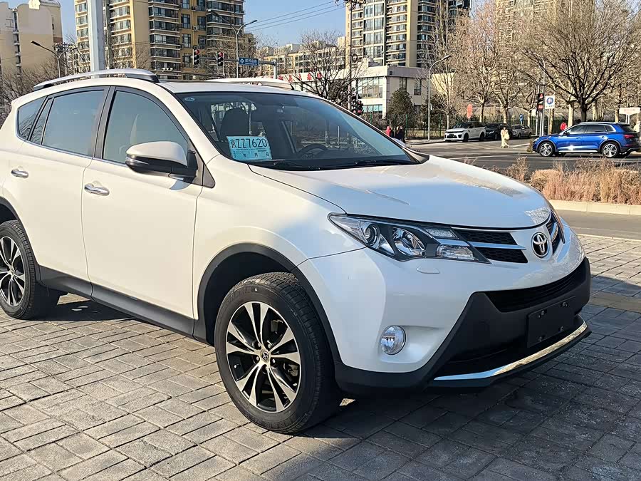 Toyota RAV4 2015 car image #3