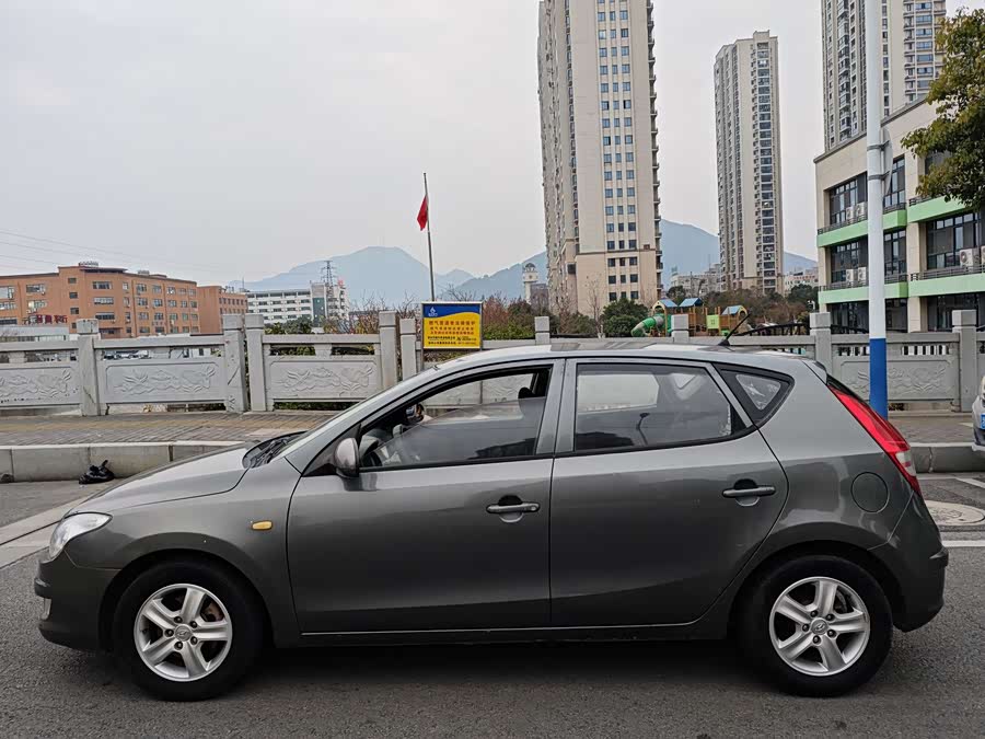 Hyundai i30 2010 car image #3