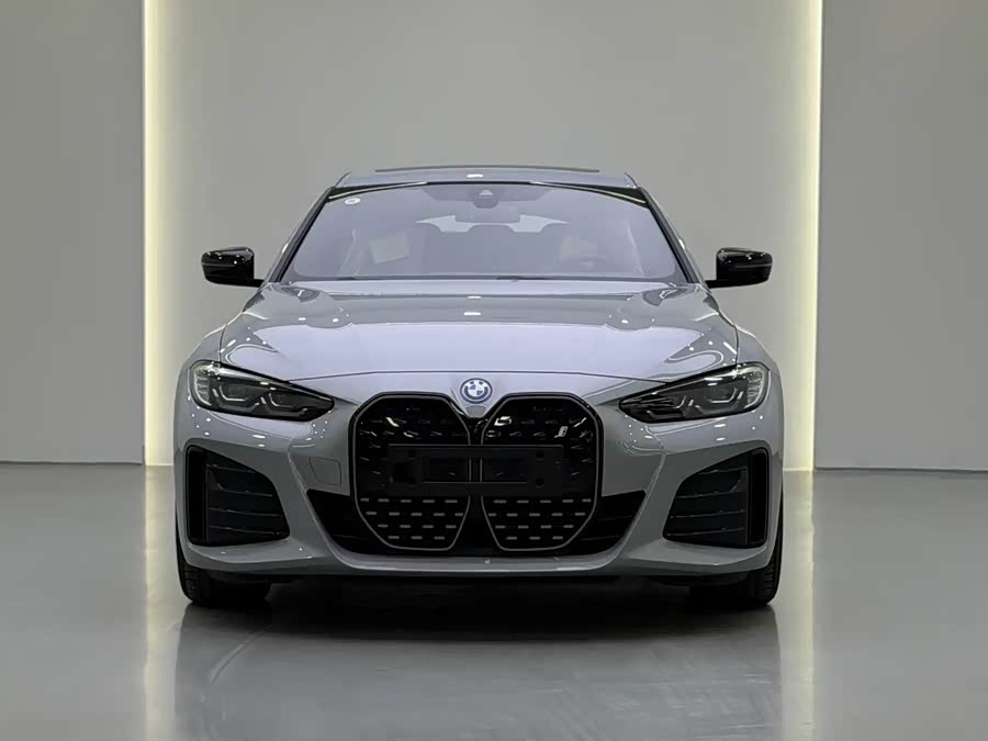 BMW i4 2025 car image #3