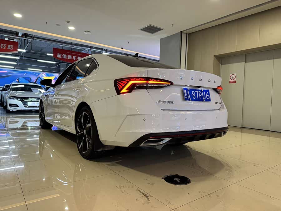 Skoda Octavia 2022 car image #3